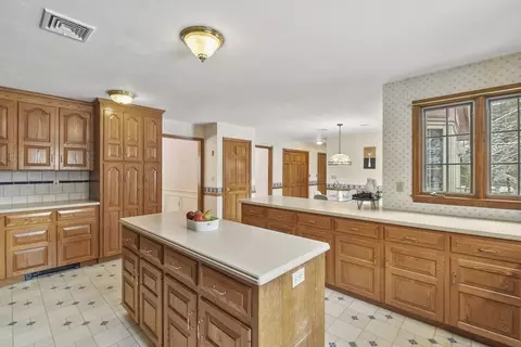 45 Mendon St, Upton, MA 01568 photo 11
