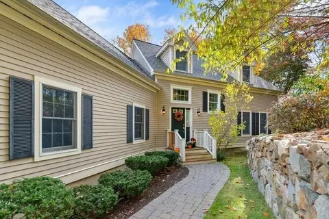 10 Smith Farm Ln #10, Lexington, MA 02421