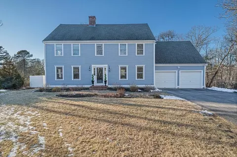 71 Streeter Hill Rd, Falmouth, MA 02556