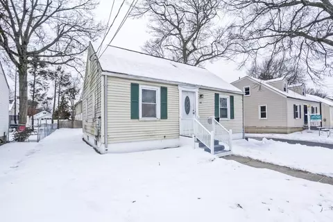 95 Victoria St, Springfield, MA 01104