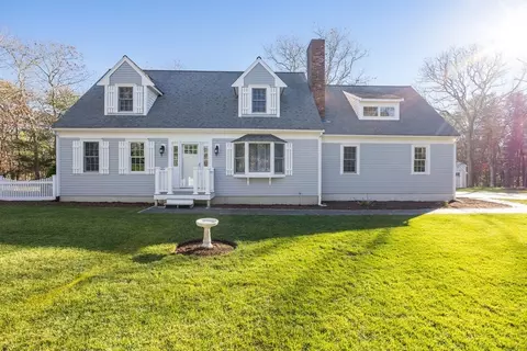 1 Bayview Rd, Sandwich, MA 02537
