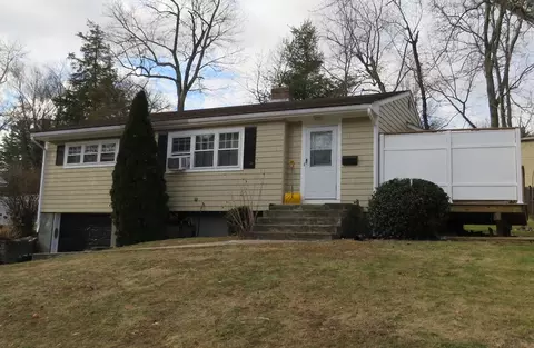 116 Juniper Dr, Norwood, MA 02062