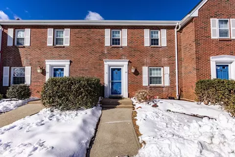 28 Jennifer Ln #28, Stoughton, MA 02072