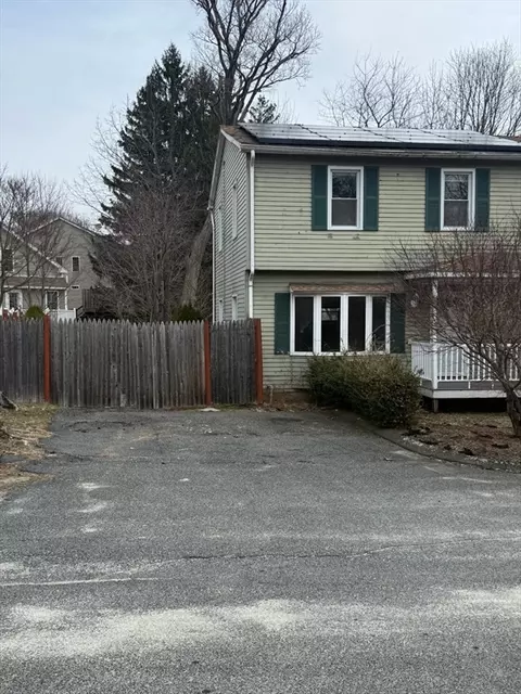 38 Goddard Memorial Dr, Worcester, MA 01603