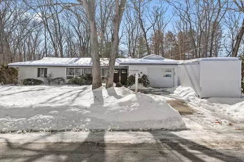 11 Scott Dr, Peabody, MA 01960