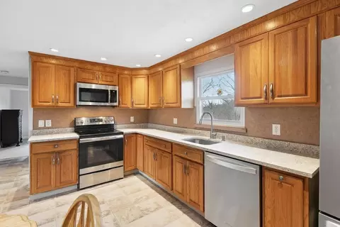 16 Otis St, Woburn, MA 01801