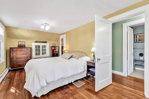 Bedroom - 344 Main St #6, Barnstable, MA 02632 photo 1 of 8