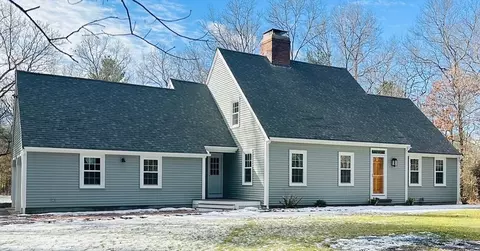 10 Briggs Ln, Rehoboth, MA 02769