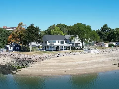 15 Edwards Ln, Quincy, MA 02169