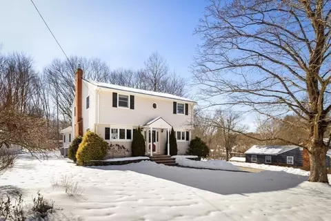 4 Caroline St, Burlington, MA 01803