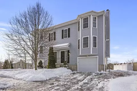 3 Lilac Ln, Worcester, MA 01607