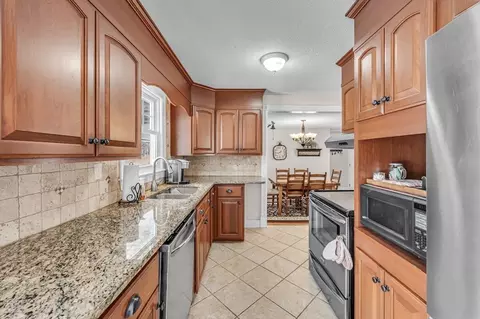 92 Ludlow Rd, Chicopee, MA 01020 photo 7