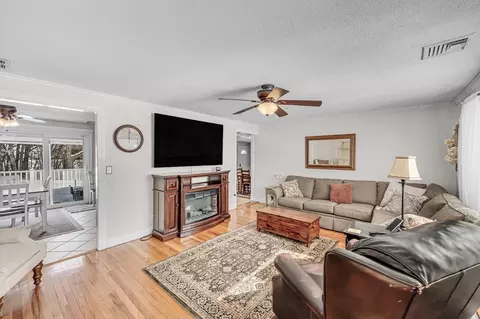 92 Ludlow Rd, Chicopee, MA 01020 photo 4