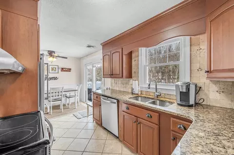 92 Ludlow Rd, Chicopee, MA 01020 photo 8