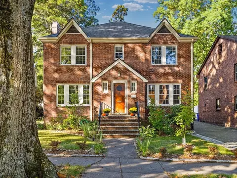 316 Russett Rd, Brookline, MA 01467