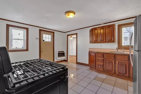 Entry Way - 17 Bow St, Beverly, MA 01915 photo 1 of 4