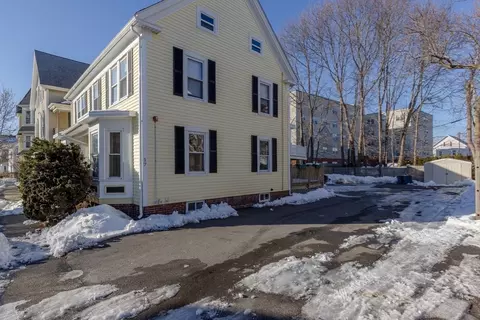 Exterior - 17 Bow St, Beverly, MA 01915 photo 3 of 4