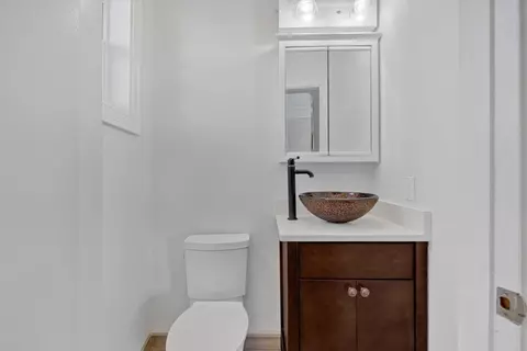 Bath - 17 Bow St, Beverly, MA 01915 photo 5 of 6