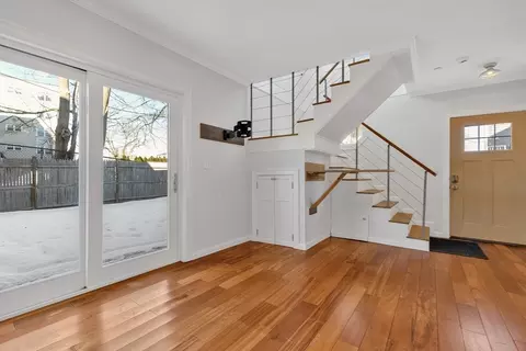 Entry Way - 17 Bow St, Beverly, MA 01915 photo 3 of 4