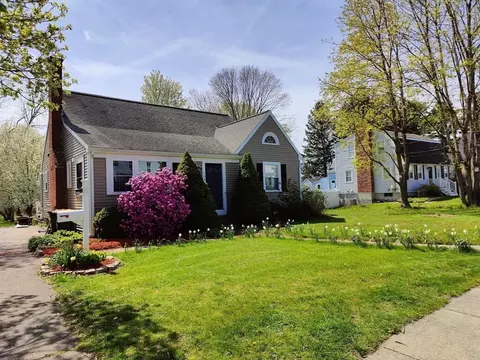 109 Peck St, Franklin, MA 02038