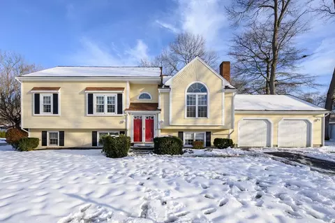 172 Liberty Bell Cir, Weymouth, MA 02189