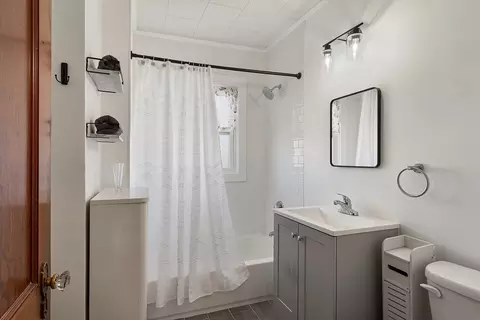 Bath - 134 Eutaw Ave, Lynn, MA 01902 photo 2 of 2
