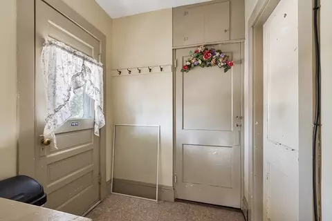 Entry Way - 134 Eutaw Ave, Lynn, MA 01902 photo 2 of 3