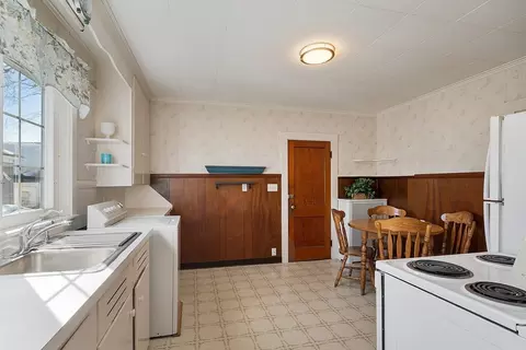 Kitchen - 134 Eutaw Ave, Lynn, MA 01902 photo 5 of 6