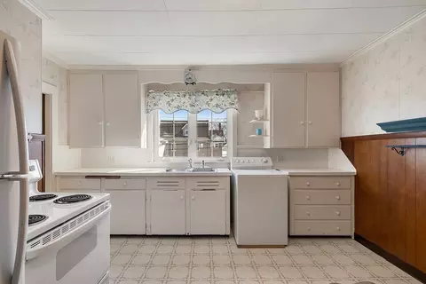 Kitchen - 134 Eutaw Ave, Lynn, MA 01902 photo 6 of 6