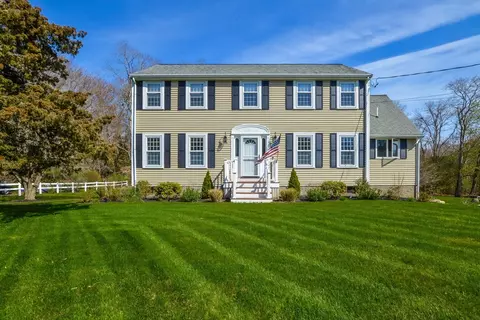 15 Marvin Cir, Falmouth, MA 02540