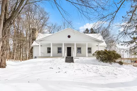 17 N Maple St, Hadley, MA 01035