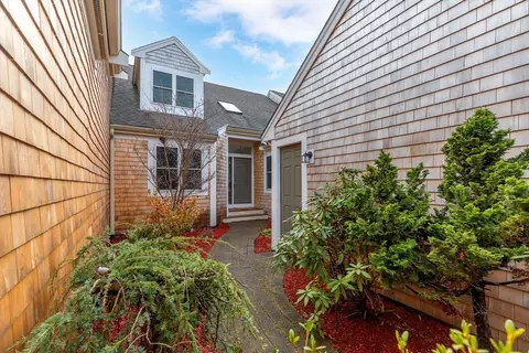 12 Holbeck Cor #12, Plymouth, MA 02360
