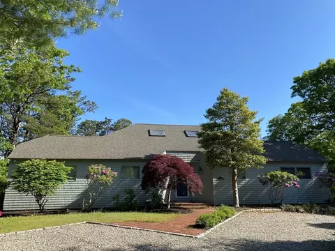 9 Prestwick Ln, Mashpee, MA 02649