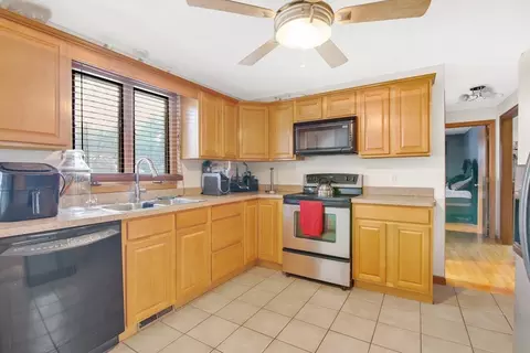 13 Greentree Cir, Springfield, MA 01108 photo 4