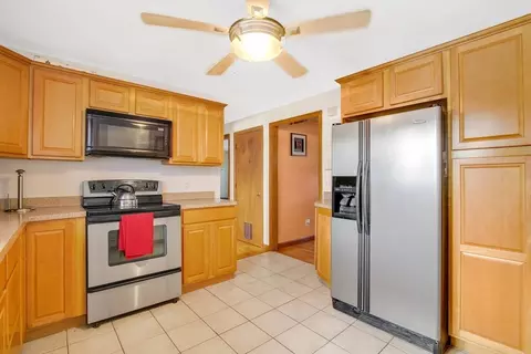 13 Greentree Cir, Springfield, MA 01108 photo 5