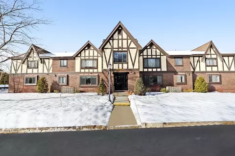 4 Royal Lake Dr #3, Braintree, MA 02184