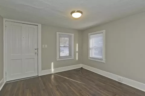 Living - 98 Ellsworth Ave, Springfield, MA 01118 photo 3 of 4