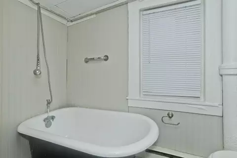Bath - 98 Ellsworth Ave, Springfield, MA 01118 photo 1 of 2
