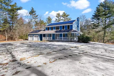 49 Slades Farm Ln, Dartmouth, MA 02748