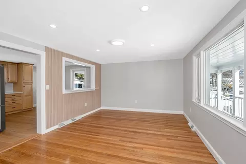 101 Everett St, Lawrence, MA 01843 photo 4