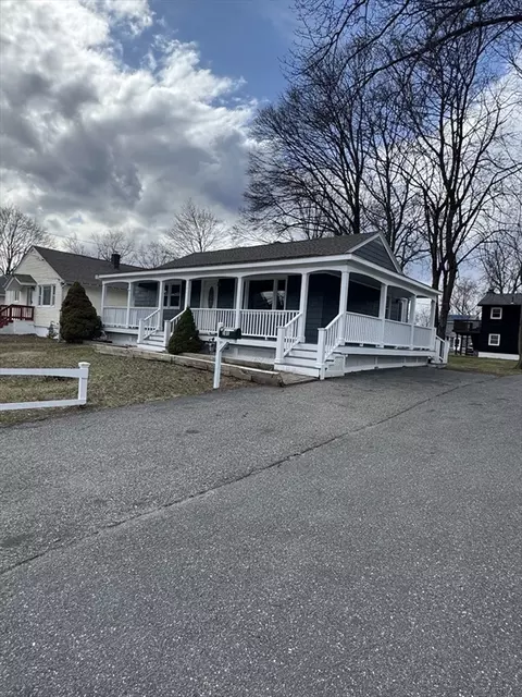 101 Everett St, Lawrence, MA 01843