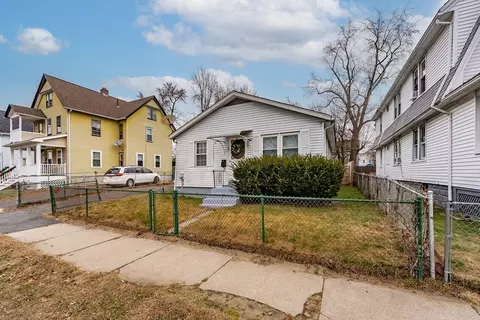33 Dawes St, Springfield, MA 01109