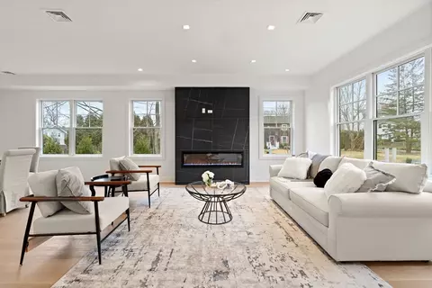 Living - 6 B Orchard Rd #6 B, Gloucester, MA 01930 photo 1 of 2