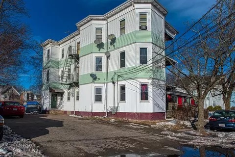 12 Holmes St, Brockton, MA 02301