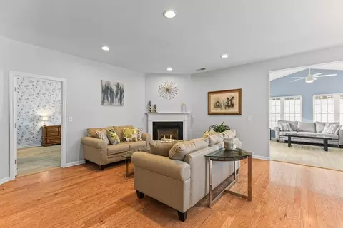 140 Taft Hill Ln #140, Uxbridge, MA 01569