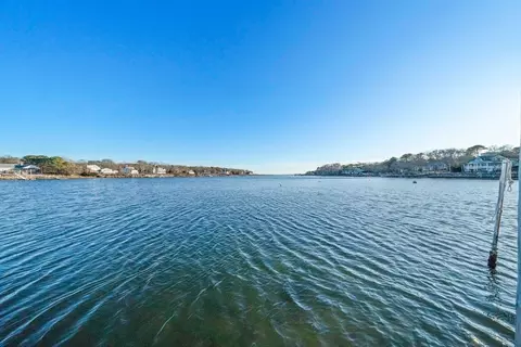 41 Tobey Ln, Falmouth, MA 02536