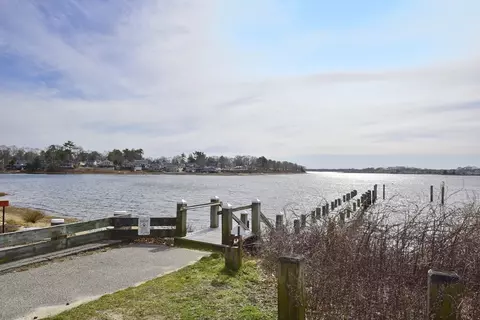 50 Oak St, Wareham, MA 02571