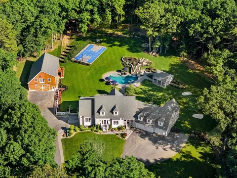15 Gould Rd, Andover, MA 01810