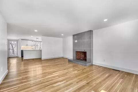 Living - 6 Spring Ln, Saugus, MA 01906 photo 4 of 8