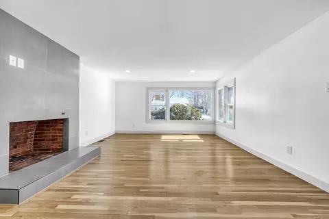 Living - 6 Spring Ln, Saugus, MA 01906 photo 5 of 8